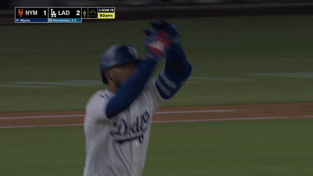"Back at the wall" calls from Joe Buck >>> The Dodgers extend their lead against the Mets on ESPN and the ESPN App 🔥