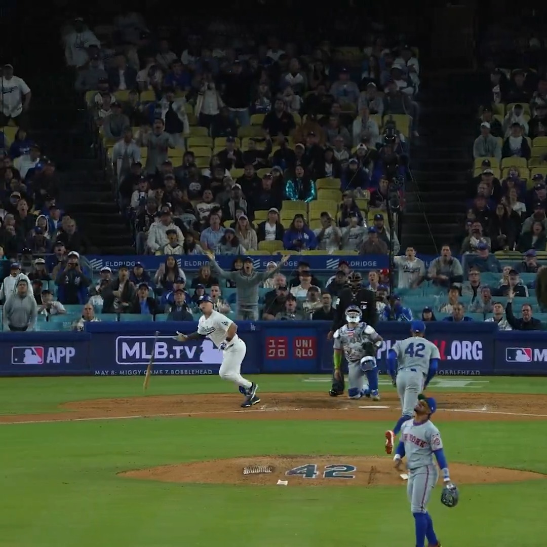 No need for Dalton to be Rushing around the bases after this swing 🤩