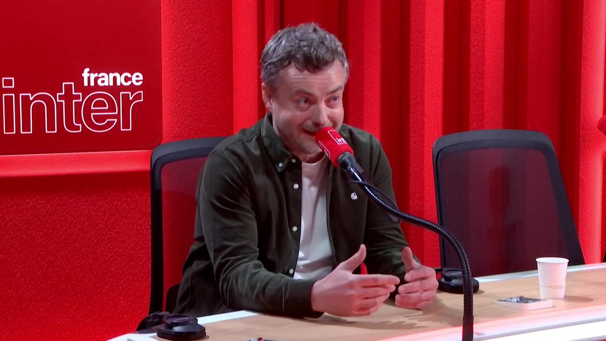 Témoignage sensible. "Écrire pour parler plus fort, pour sortir de la nuit" : Frédéric Pommier, journaliste à France Inter, publie "Derrière les arbres", récit bouleversant des viols dont il a été victime dans son enfance. ➡️