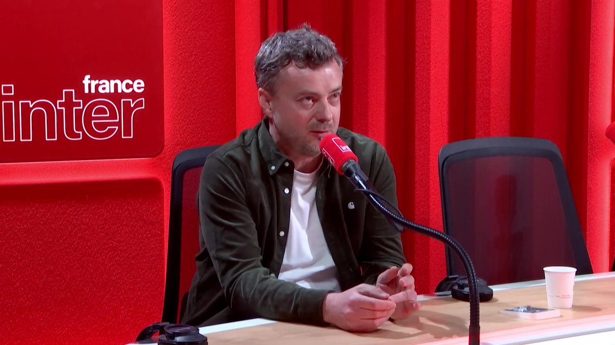 "Je ne donne pas son nom parce que mon histoire est plus grande que lui" Frédéric Pommier, journaliste à France Inter, publie "Derrière les arbres", récit bouleversant des viols qu’il a subis, enfant. Il était au micro de Benjamin Duhamel ➡️