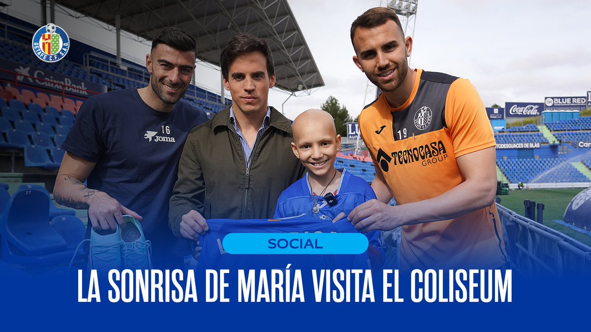 Azulones, hoy es un dรญa triste. Ha fallecido Marรญa Caamaรฑo, 'La Princesa Futbolera'. Marรญa padecรญa 'Sarcoma de Edwin'. Mucho รกnimo para su familia y amigos. M4RIA Princesa Futbolera Guerrera ๐โฝ๏ธ๐น ๐๐๏ธ Sin investigaciรณn, no hay cura โค๏ธโ๐ฉน Asรญ conociรณ al Getafe hace 2 aรฑos: #DEP๐๏ธ๐ผ