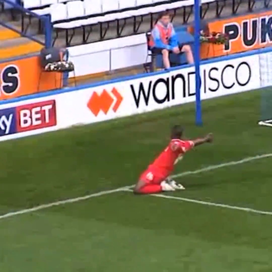 Throwing it back to Marvin Sordell's Hillsborough hat-trick in 2014 🎩 #cafc