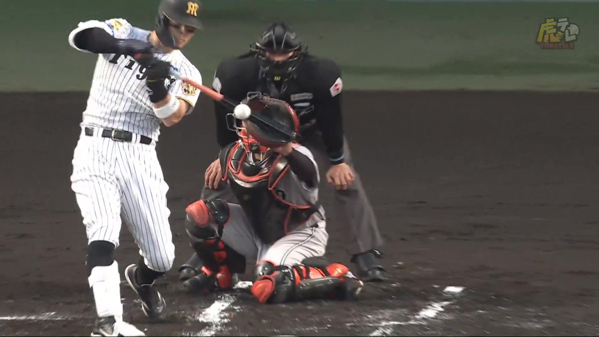 1回裏、佐藤選手がセンター右へ第4号ツーランホームランを叩き込む！主砲が反撃の一振り！