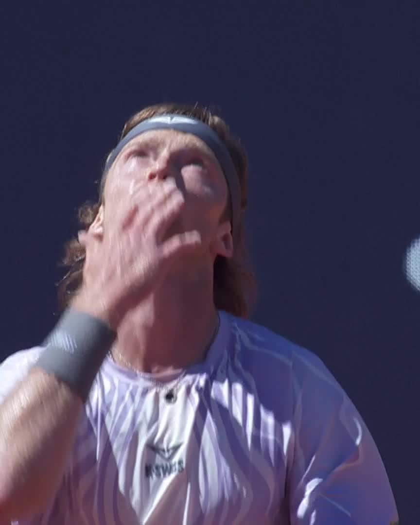 La parte alta del cuadro en Barcelona se ha abierto con la baja de Alcaraz y Rublev podría aprovechar eso para llegar a la final. Machac Rublev Medjedovic Borges ¿A quién veis en la final?