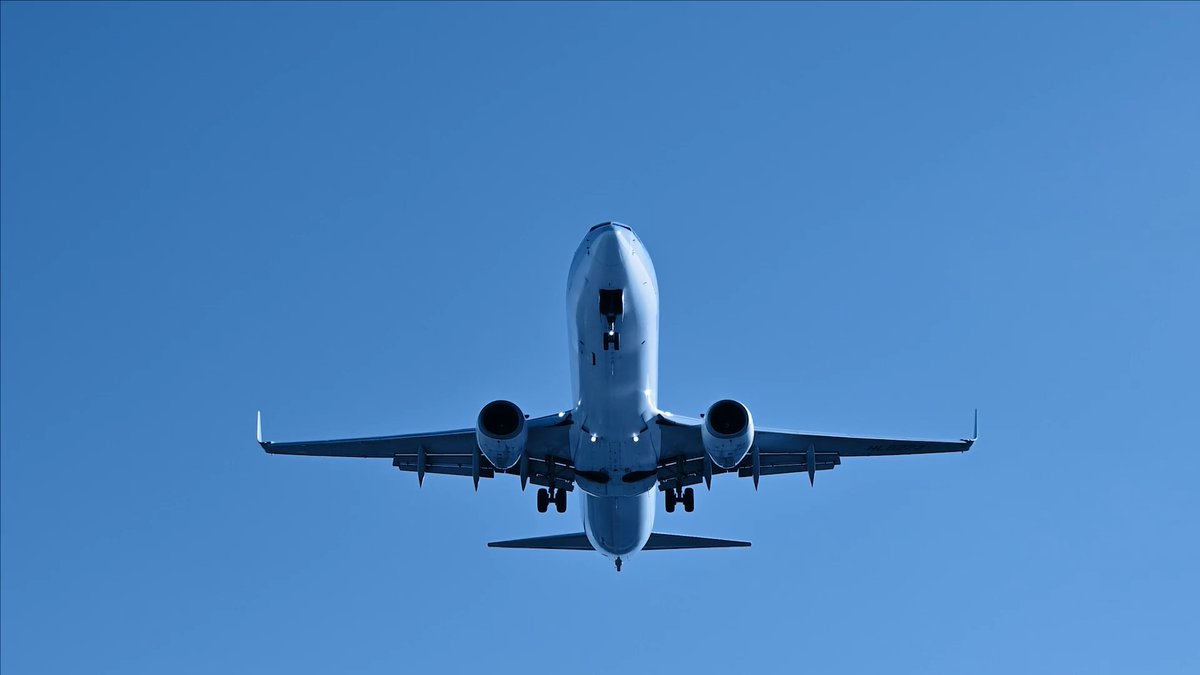 Air traffic control is where skill meets service. 🇺🇸 Behind every arrival and departure is a controller that is calm under pressure, focused, and guiding thousands of passengers home safely. If you’re ready to be part of something bigger than yourself, the time is now. ✈️ Applications open at midnight:
