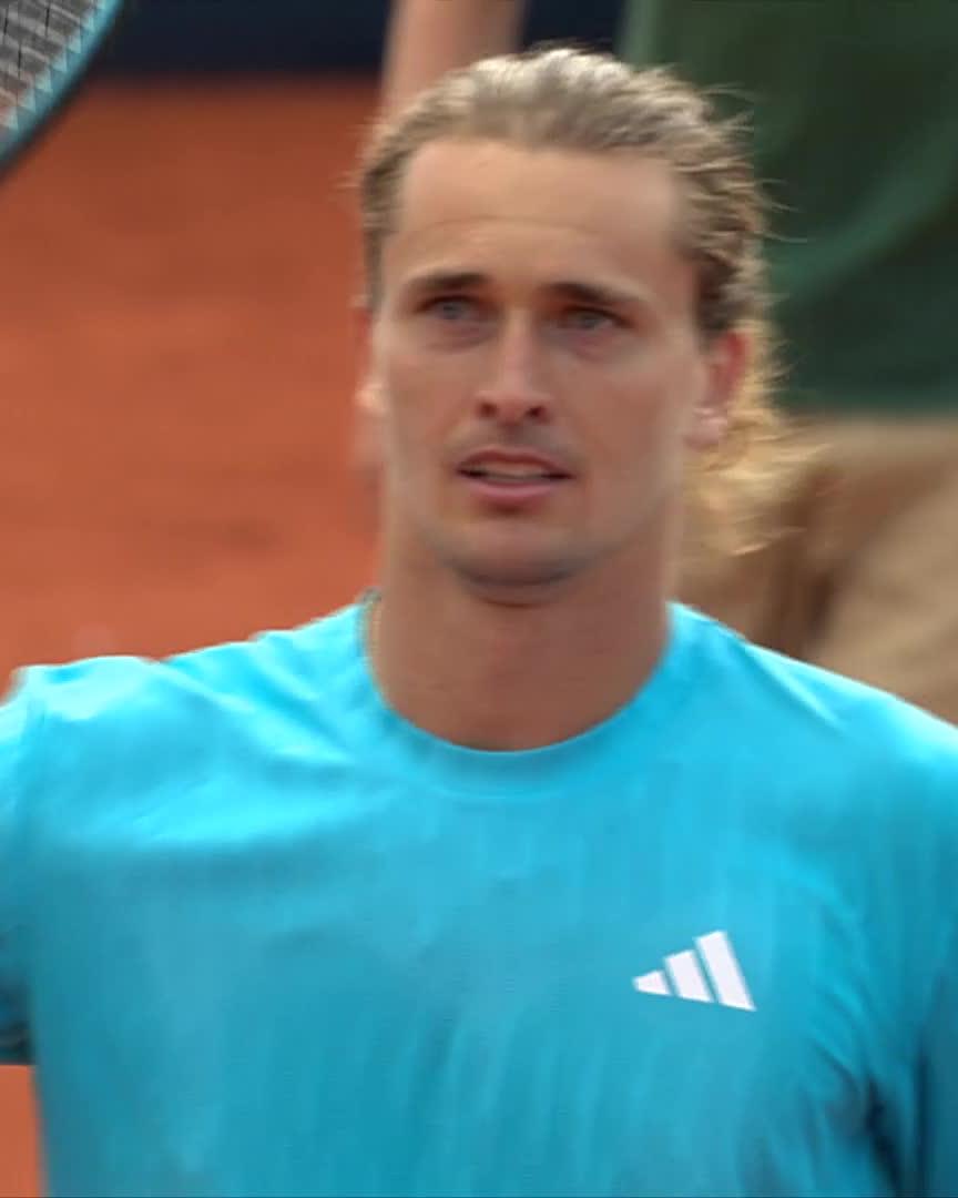 Moving on in Munich 💪 Top seed Alex Zverev moves through to the last eight with a 6-1 6-2 win over Diallo 🔥 #bmwopenbybitpanda