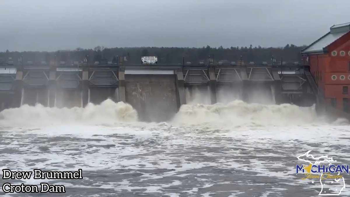Here’s a look the Croton Dam moments ago! An evacuation order is in effect for the downstream areas of the Muskegon River due to high water levels. PR:24am ET