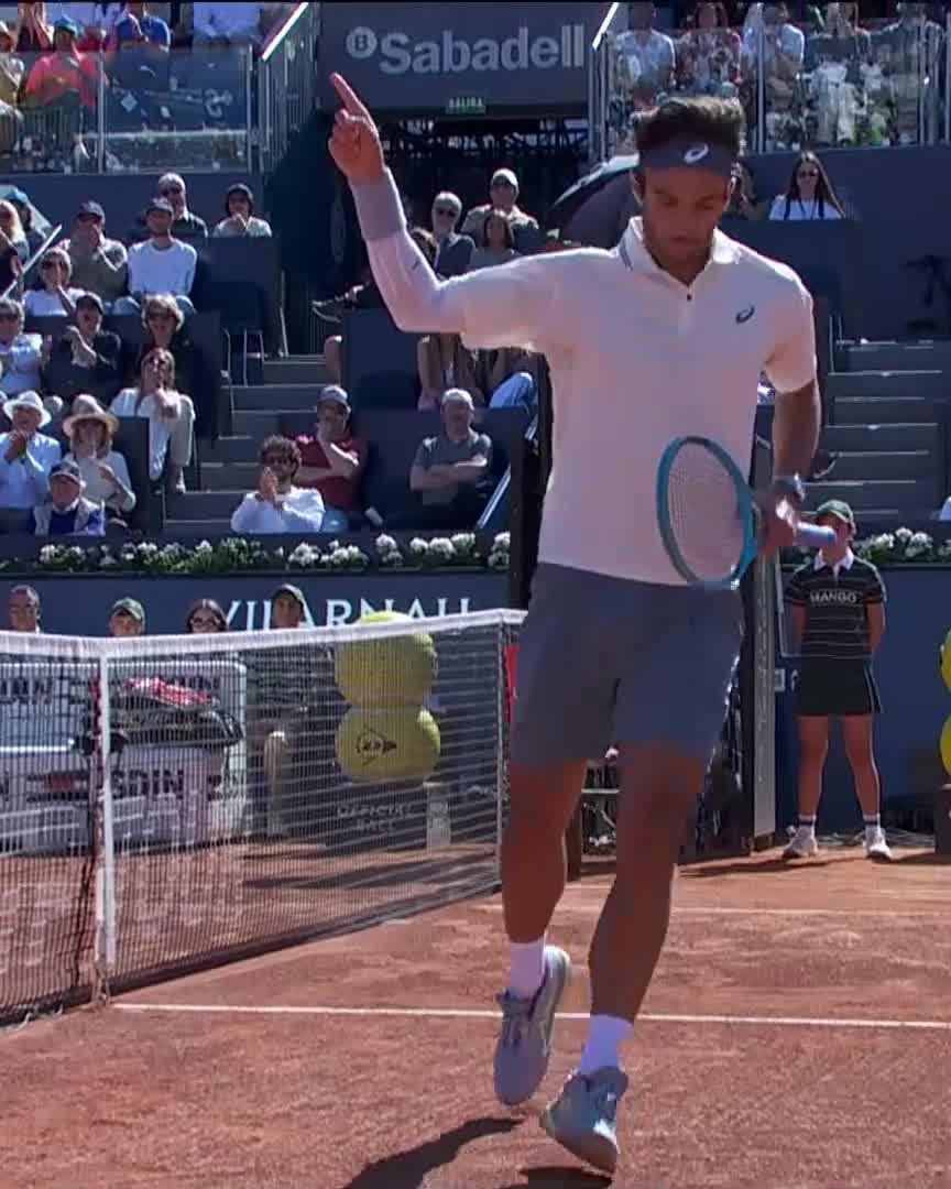 Musetti goes Houdini! 🪄 Lorenzo Musetti #BCNOpenBS