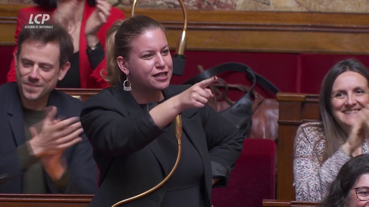[ 🇫🇷 FRANCE ] 🔸 Mathilde Panot réagit au retrait de la loi Yadan en avertissant que toute tentative de réintroduction d’un texte « menaçant les libertés publiques » entraînera une opposition répétée de son camp.