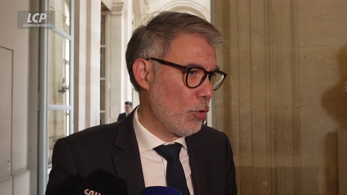 "Le groupe Renaissance vient de reconnaßtre que la proposition de loi de Madame Yadan était dangereuse", juge Olivier Faure (PS). "Il est sain que ce texte ait été retiré. Je ne suis pas sûr que ce soit par la répression que l'on avance beaucoup, mais plutÎt par l'éducation".