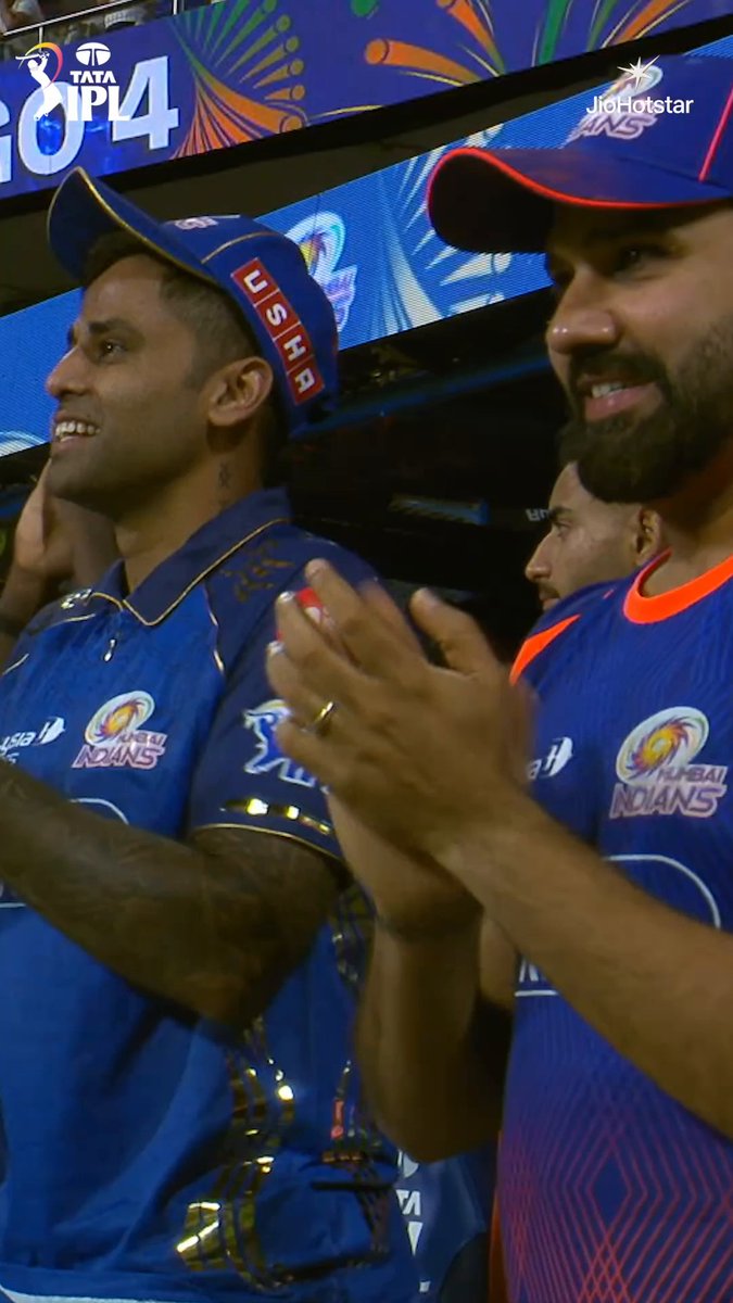 WHOLE WANKHEDE STANDS TALL FOR DE KOCK 😍 - First overseas batter to score Hundred in three different IPL franchises.