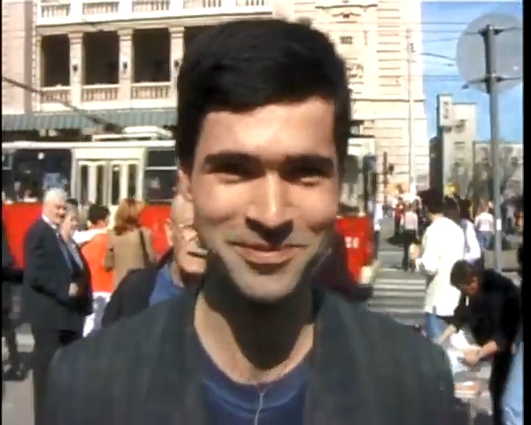Kesić snima, a Kale startuje target ćacije na trgu '99 😄😂