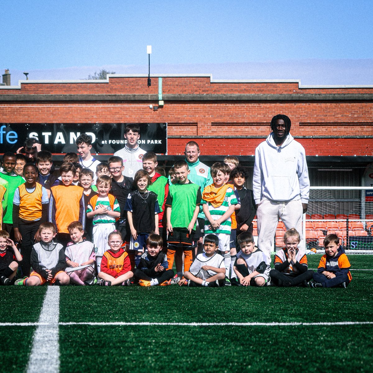 Staying active during the Easter Holidays 🐣 🧡👋 #DUFC duo Panutche Camará and Emmanuel Agyei visited Dundee United Community Trust's Football Camp at Foundation Park to partake in a Q&amp;A session, pose for selfies and sign autopgraphs in the hopes of inspiring the next generation!
