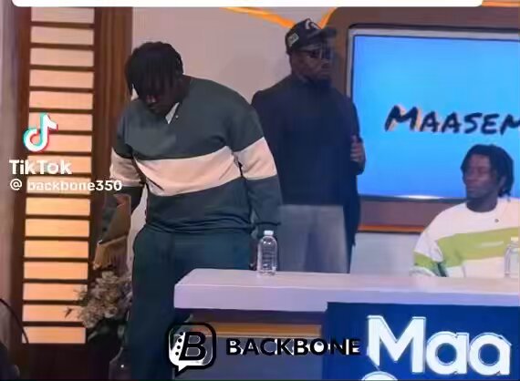 Jojo or whatever he be some foolish useless guy paaa how you go buy 17pro max then add ghc2000 for a cheating girlfriend kwasia na this kind obolo we dey call them gyimii gyimii