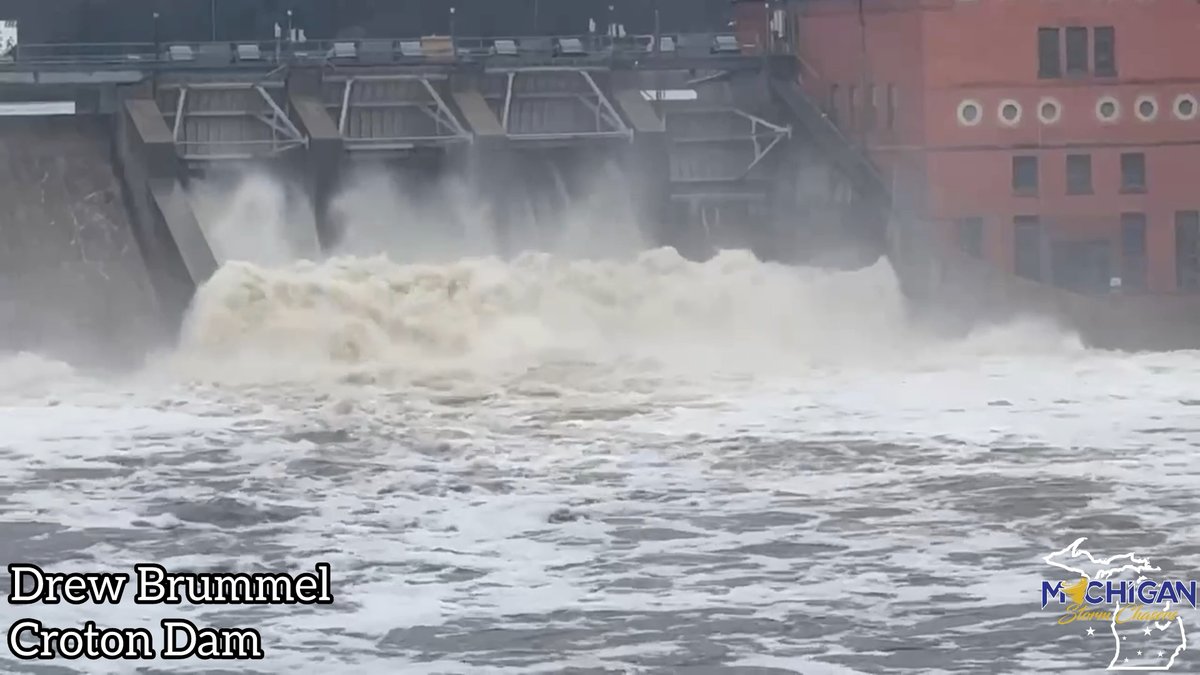 🚨Sirens are sounding at the Croton Dam this afternoon as water levels continue to rise, prompting downstream evacuation orders to be issued. Again, if you live in the floodplain of the Muskegon River downstream of the Croton Dam, you NEED to be evacuating right NOW!
