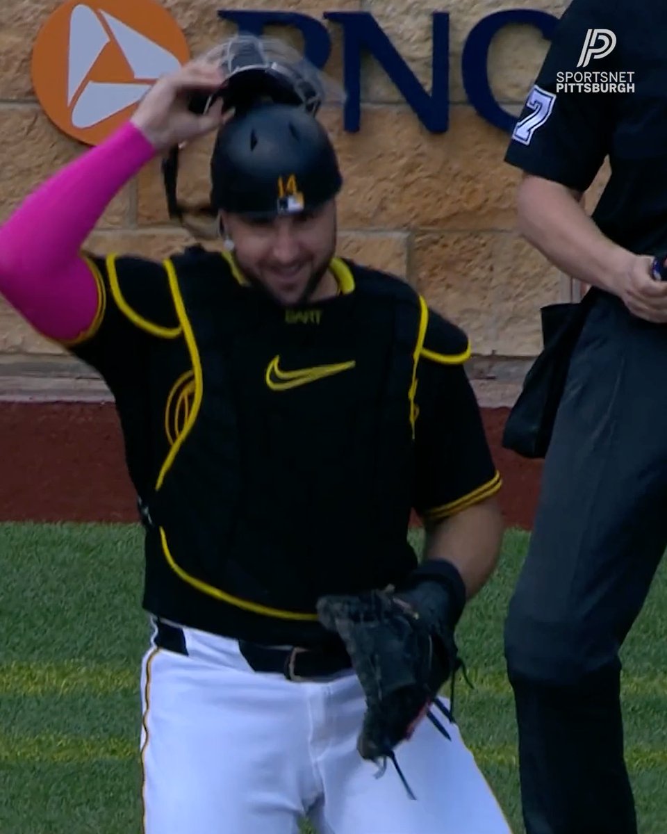 Pirates gender reveal: Joey Bartโs pink sleeve during warmups revealed that Braxton Ashcraft and wife are having a baby girl. Thatโs pretty cool. ๐ฅฒ