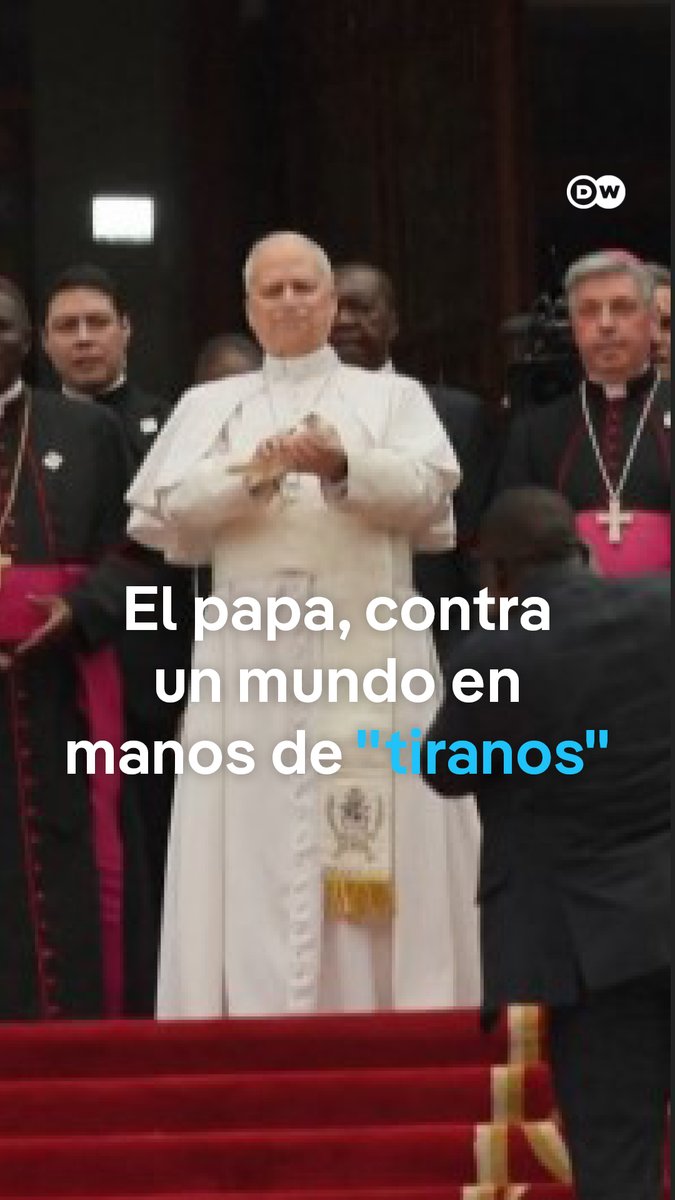 El papa dice que el mundo está siendo destruido por un puñado de tiranos León XIV cargó contra quienes usan las religiones para sus intereses militares, económicos y políticos. El pontífice hizo estas declaraciones en el marco de una visita oficial a Camerún. El sumo pontífice presidió un encuentro por la paz en Bamenda, en el noroeste del país, asolado por una cruenta guerra civil en la última década. Las palabras de León XIV llegan tras la reciente disputa dialéctica con Donald Trump. El presidente de EE. UU. calificó al papa de "terrible en política exterior" por sus llamados en favor de la paz.