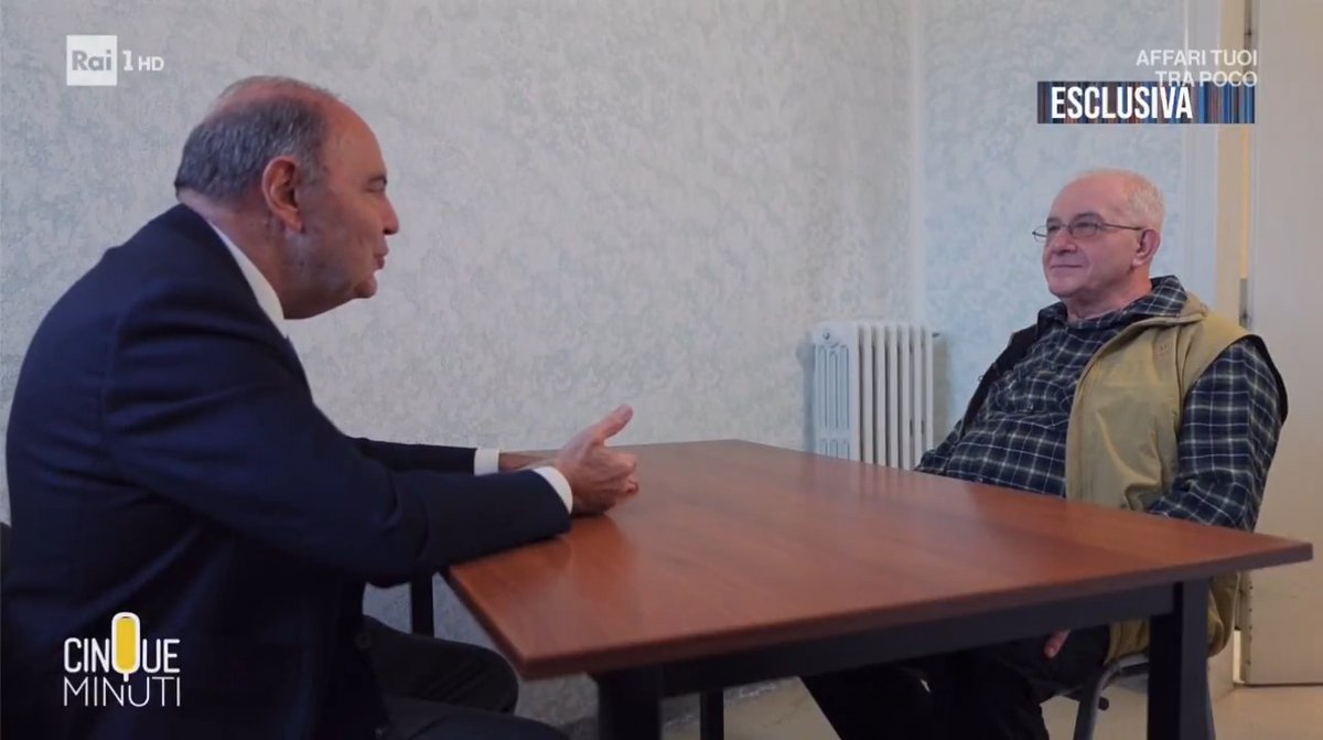 - Olindo, lei è un pacifico netturbino o un assassino spietato? - Io penso la prima, sicuramente Non è AI #cinqueminuti