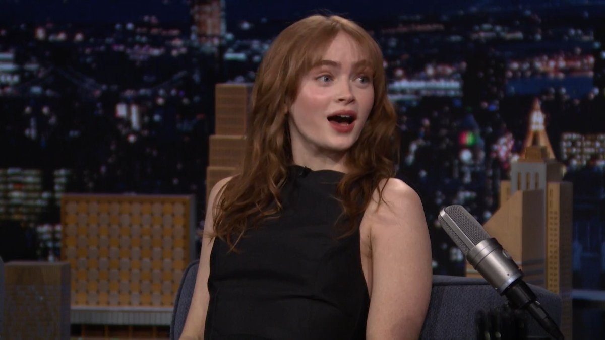 .Sadie Sink reacts to fans telling her to run during *that* scene in stranger things Season 5 🤣 #FallonTonight #StrangerThingsOnFallon