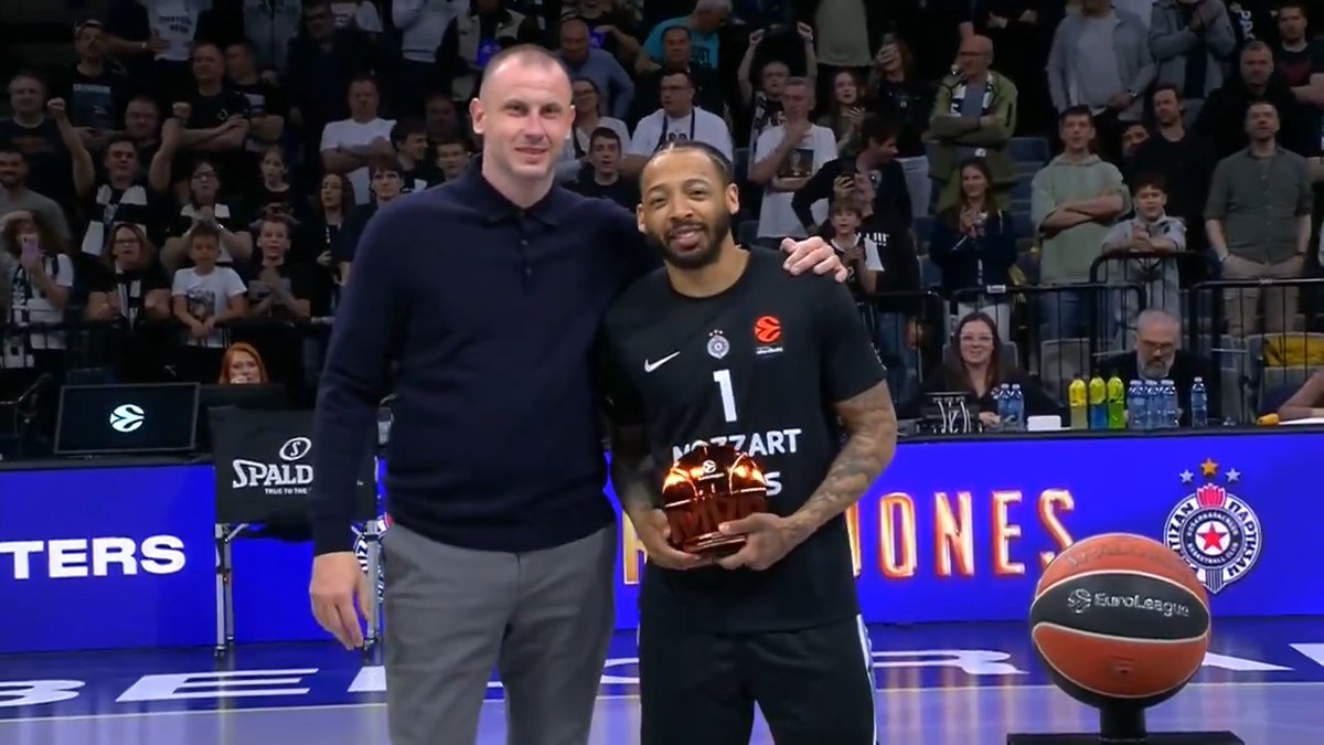 A special intro in Belgrade 👏 Carlik Jones receives his MBVP of the Month award, followed by the famous KK Partizan Mozzart Bet anthem! A final home game in Belgrade this EuroLeague season
