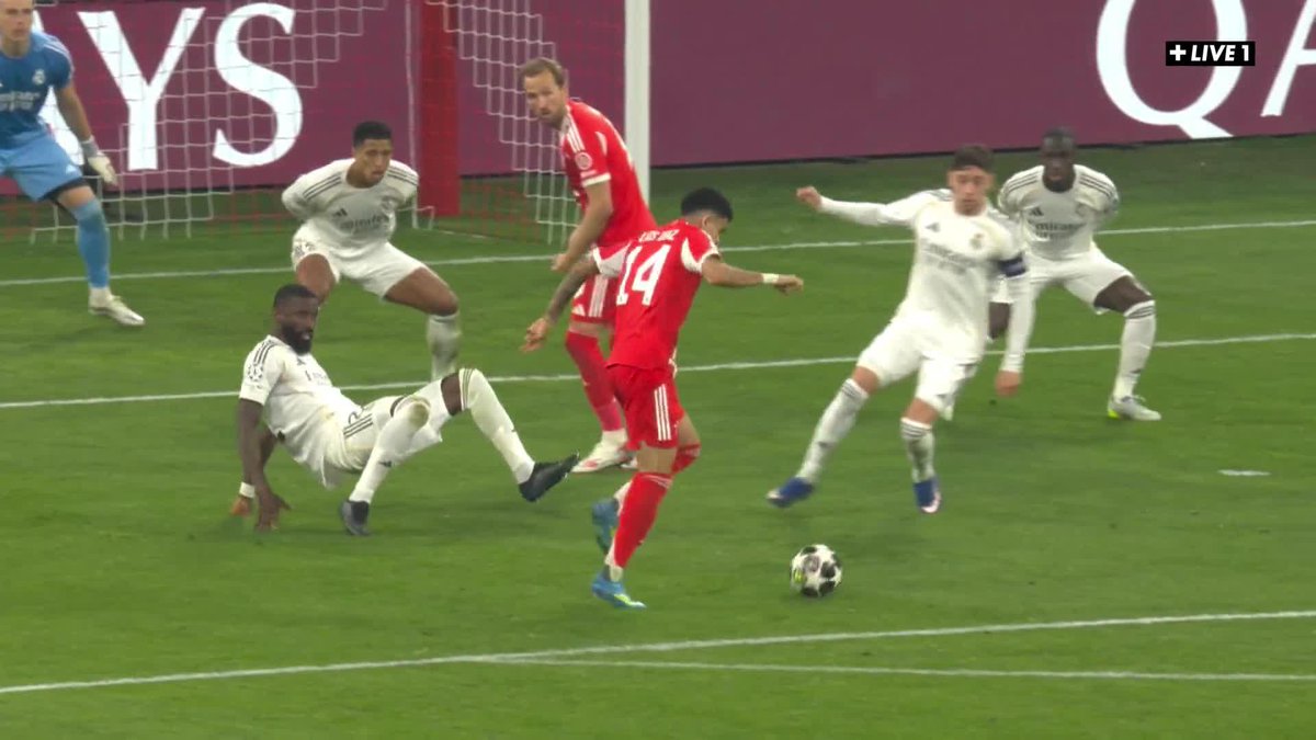 #LDC 🏆 : 😂 Antonio Rüdiger a carrément inventé une nouvelle façon de défendre ! 🕷️ On n’avait jamais vu ça 🤣⚽