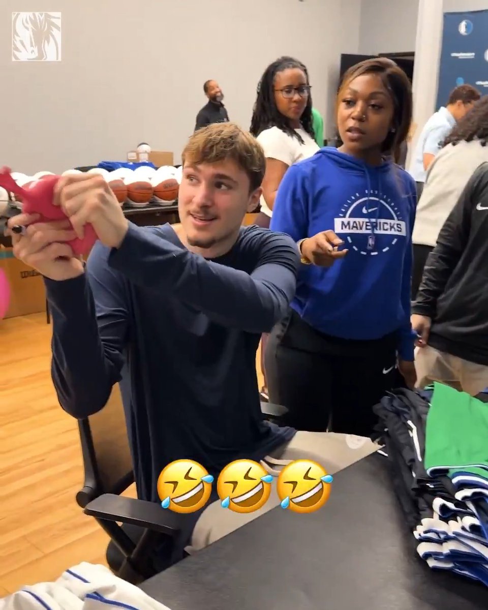 Does anyone need a signed Buzz Lightyear?? 🤣 #MFFL