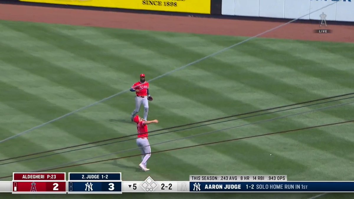 Over-the-shoulder catch from Nolan Schanuel!