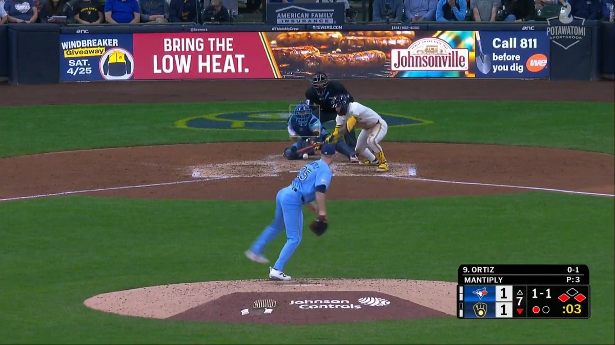 The Milwaukee Brewers engineer a go-ahead run on three straight bunts! 👀
