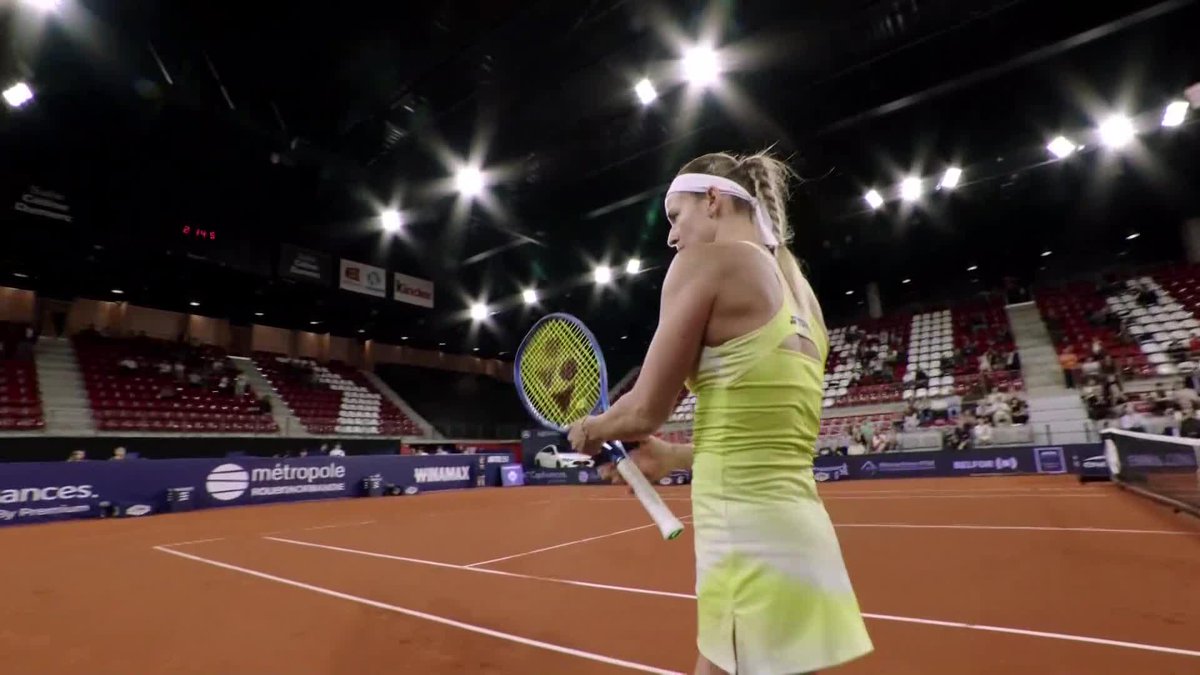 Bondar battles back! 😤 Anna Bondar defeats Oliynykova 6-0, 4-6, 6-0 and is into the quarterfinals in Rouen. #OpenRouen
