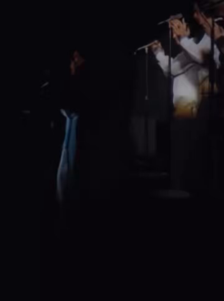Elvis Presley takes the stage to “See See Rider” in Hawaii (1973) Who can top that entrance!?!🔥
