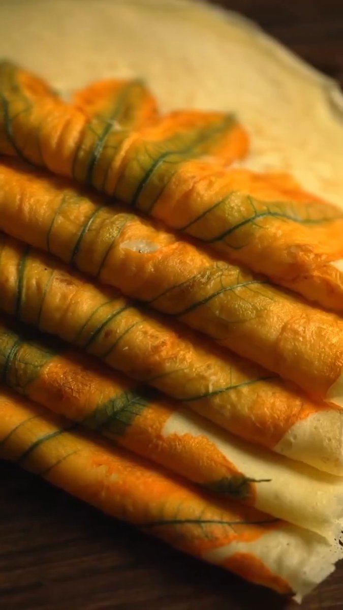 Wow! Edible art alert! 🚨 😍 Zucchini blossom crepes that look like pure art and are surprisingly easy to make. Olga’s recipe in the comments 👇🏻
