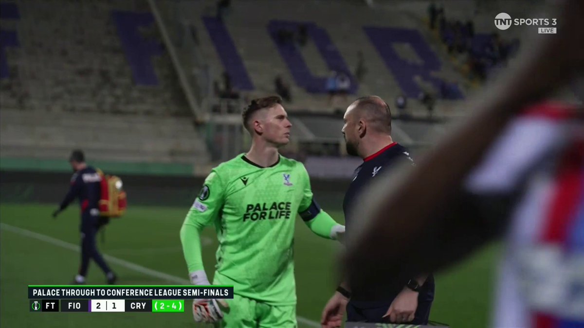 Dean Henderson interrupts his own post-match interview to start a chant for the Crystal Palace fans 😂👏 📺 Stream with TNT Sports on HBO Max