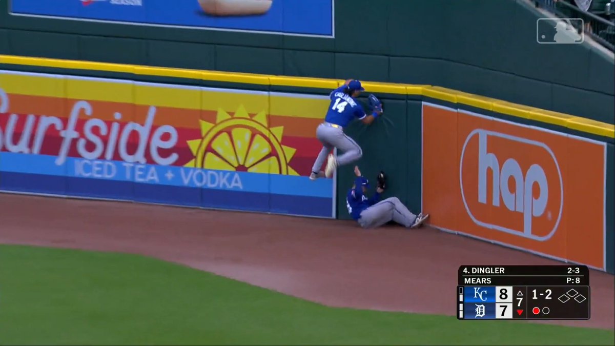 Kyle Isbel makes a sensational catch 🤯