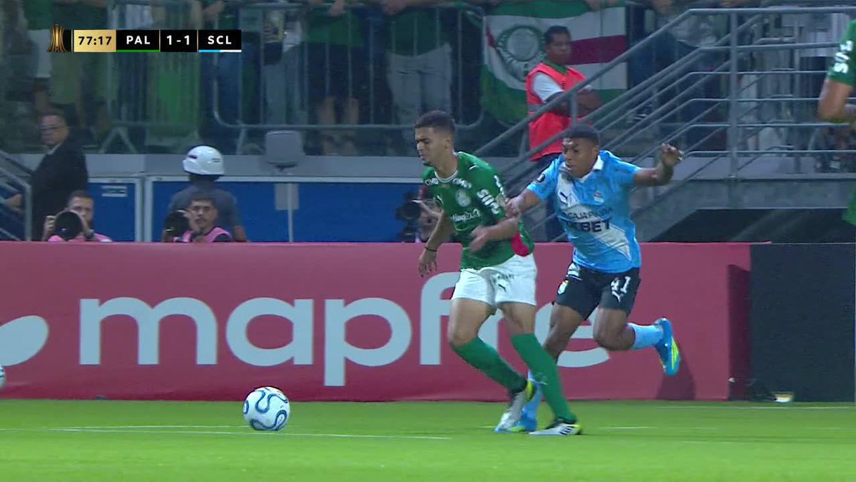 El polémico penal que le cobraron a Palmeiras 🇧🇷, para que le gane 2-1 a Sporting Cristal 🇵🇪 a diez minutos del final... ¿Opiniones?
