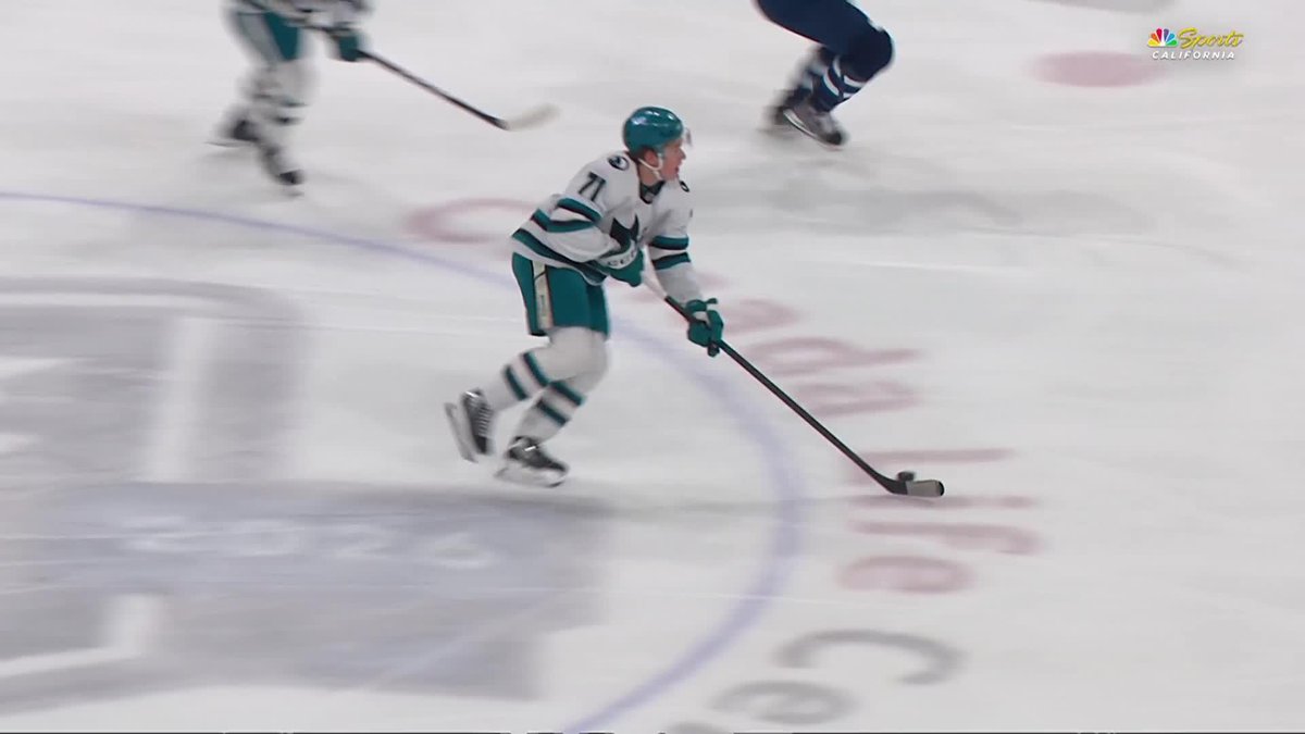 Macklin with a great entry, behind the back pass to Eklund under pressure and then Chernyshov puts it home! 😳🚨