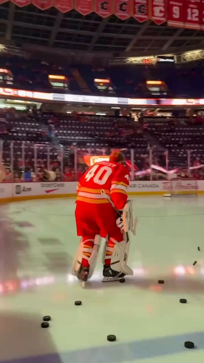 We've got a goalie rookie lap! 🔥 Arsenii Sergeev is making his NHL debut tonight!