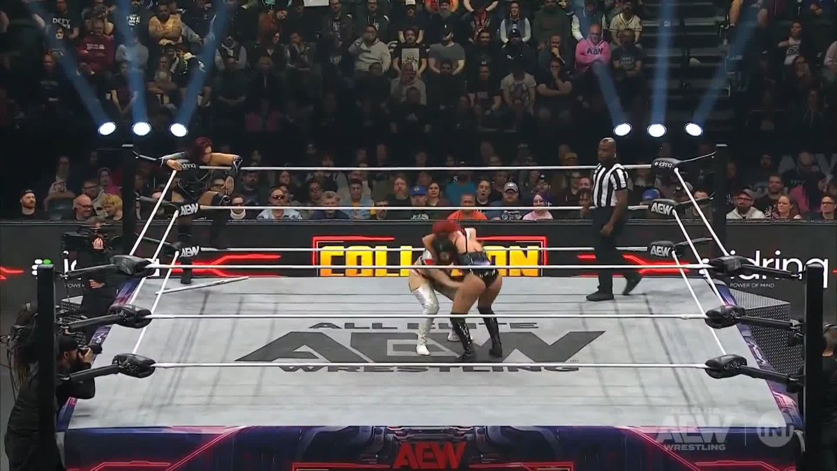 Now THAT'S teamwork! @ShidaHikaru gives @CallMeKrisStat the final blow! Watch #AEWCollision on TNT + HBO Max