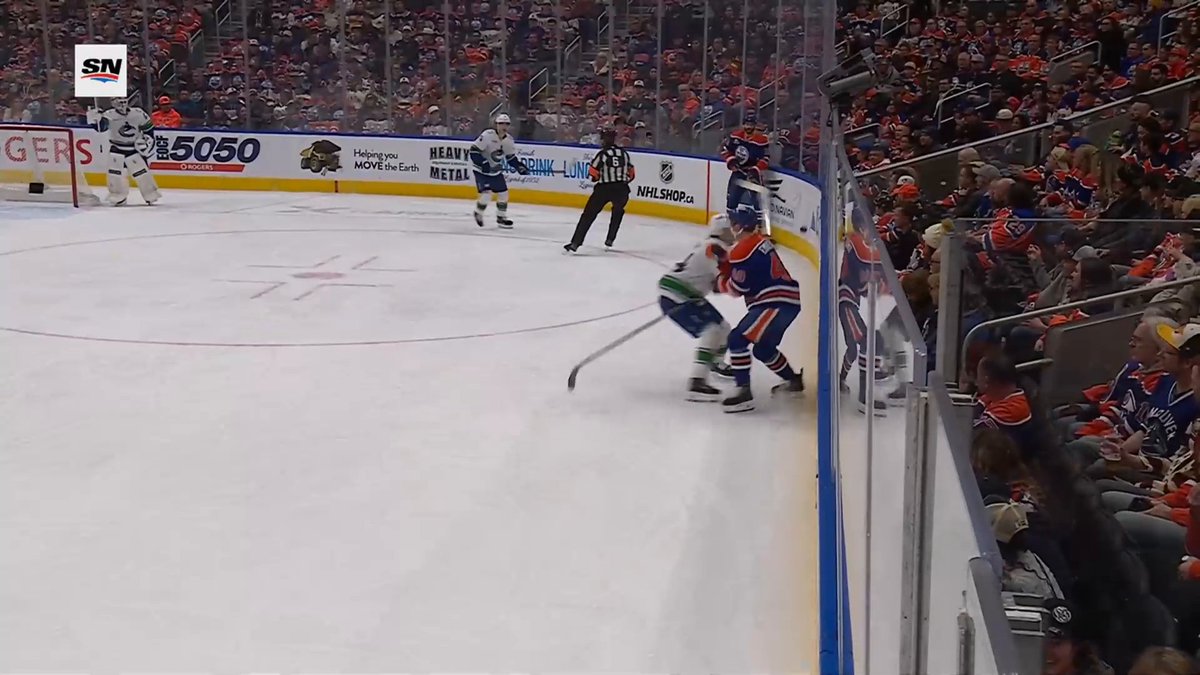 TY MUELLER HAS HIS FIRST NHL GOAL!! 🚨 And he's scored it in his hometown of Edmonton!