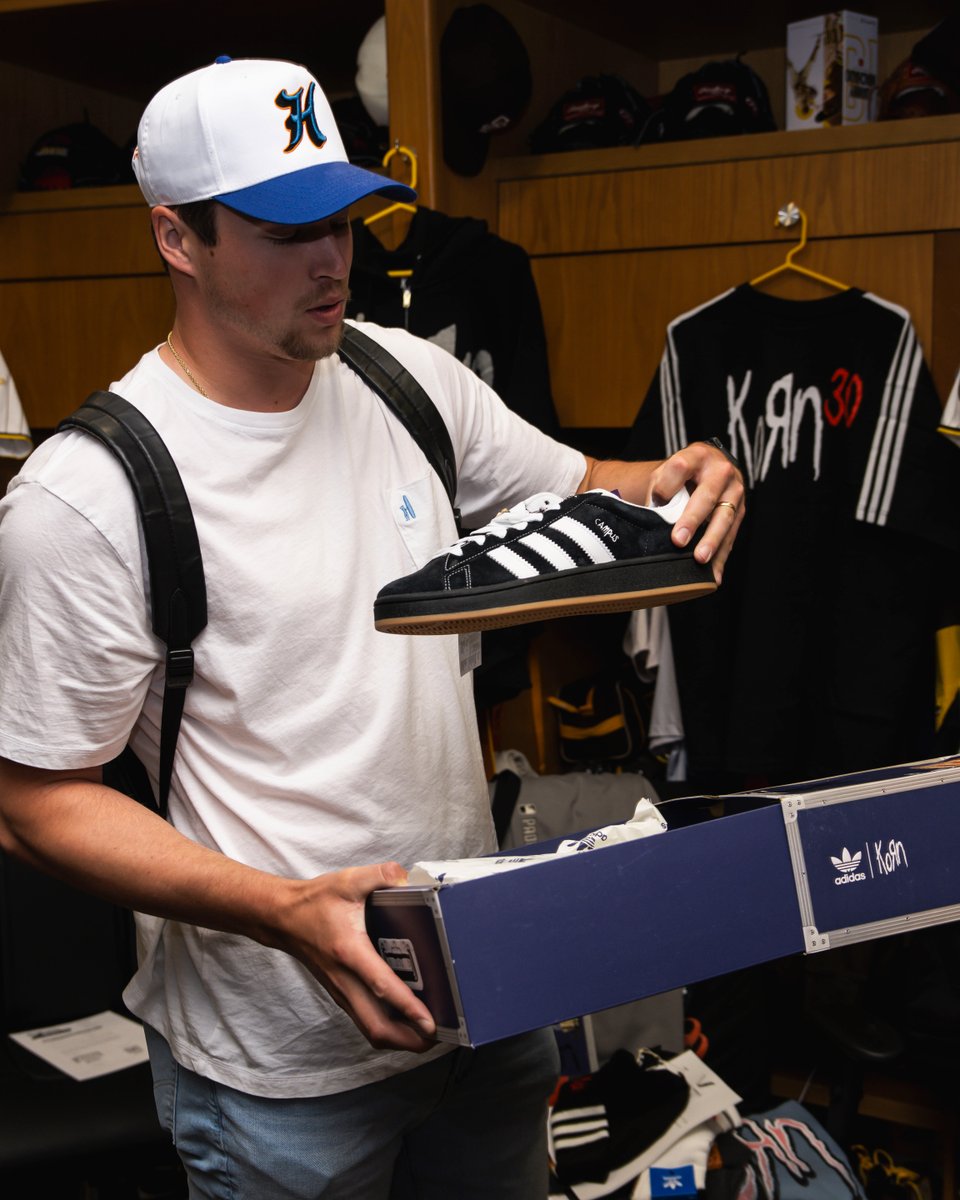 Looks like Korn hooked up Mason Miller with some new gear. 🔥 (Via: San Diego Padres)