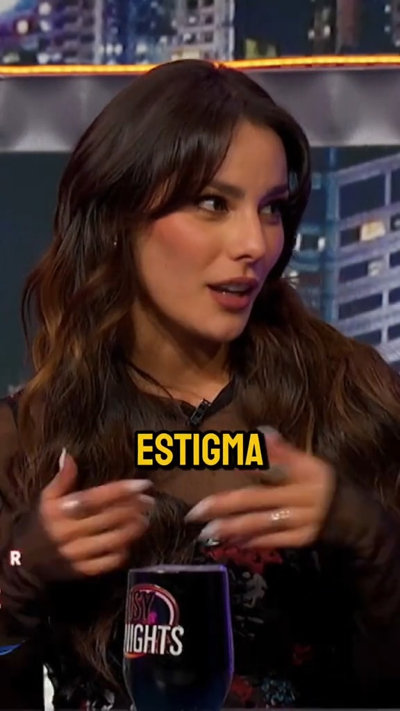 #OkaGiner quiso encender la llama de la pasión con su marido, pero él solo se ondeó. #FaisyNights, #Unicable, #LoMejorDeUnicable