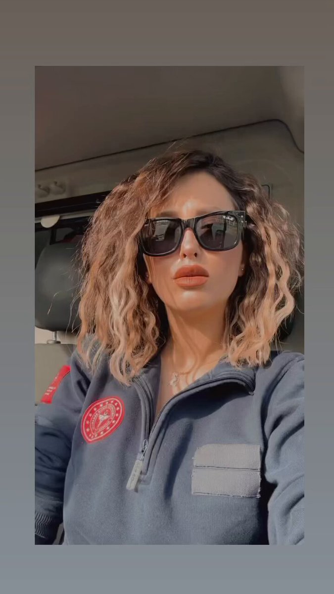 Etkileşim için ağlarken çektiği videoyu paylaşan ve tepki gören şahsın sosyal medya hesabından görev başında yaptığı paylaşımlardan sadece bir tanesi… Devletin ambulansıyla görev başında sosyal medya fenomenligi yapan bu şahıs hakkında işlem yapılacak mı T.C. Sağlık Bakanlığı?