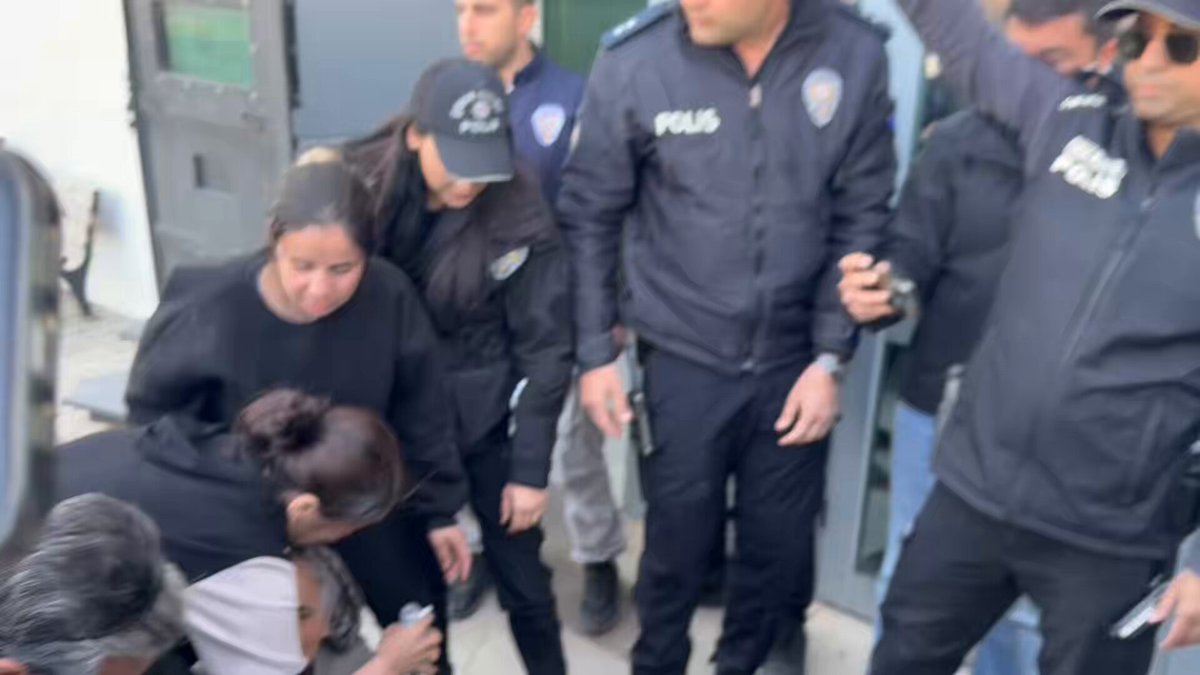 Bir annenin haykırışları “Katil Tuncay Sonel buraya gelene kadar gitmeyeceğiz.” Gülistan Doku soruşturmasında 7 şüpheli adliyeye getirildi.