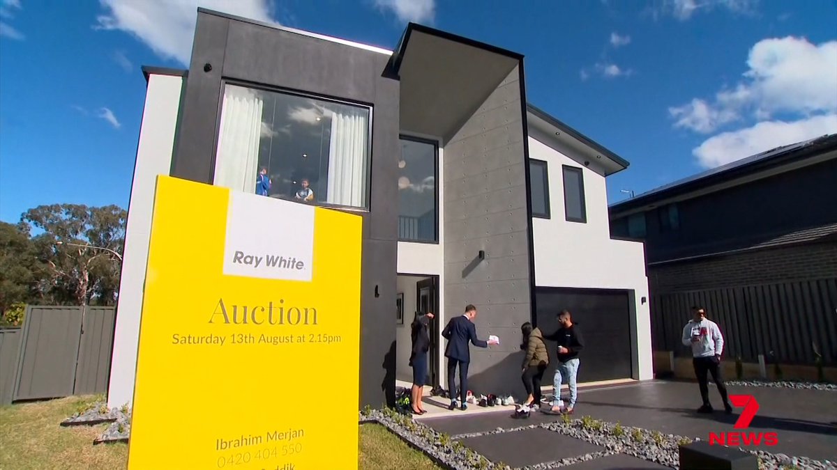 Auction activity in Sydney has slumped to lows the city hasn’t seen since the start of the pandemic, with the number of homes selling under the hammer falling. It's expected to stay that way for months.