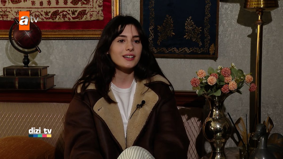 A.B.İ. severler ekran başına! Her bölümüyle zirvedeki yerini koruyan yapımın sevilen oyuncularıyla dizinin başarısı ve aldığı reytingleri konuştuk... Dizi TV yeni bölümüyle Pazar 11.20'de atv'de. #DiziTV atv