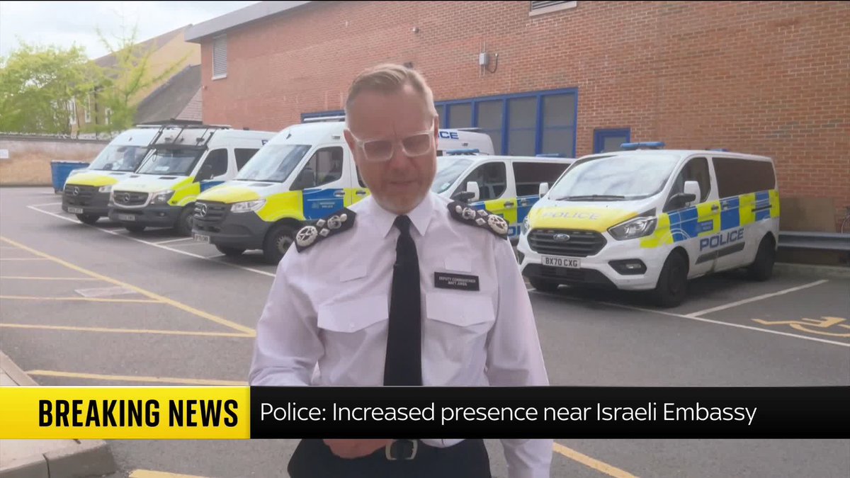 BREAKING: Metropolitan Police officers in protective clothing are investigating an 'ongoing incident' in Kensington Gardens in London 📺 Sky 501, Virgin 602, Freeview 233 and YouTube