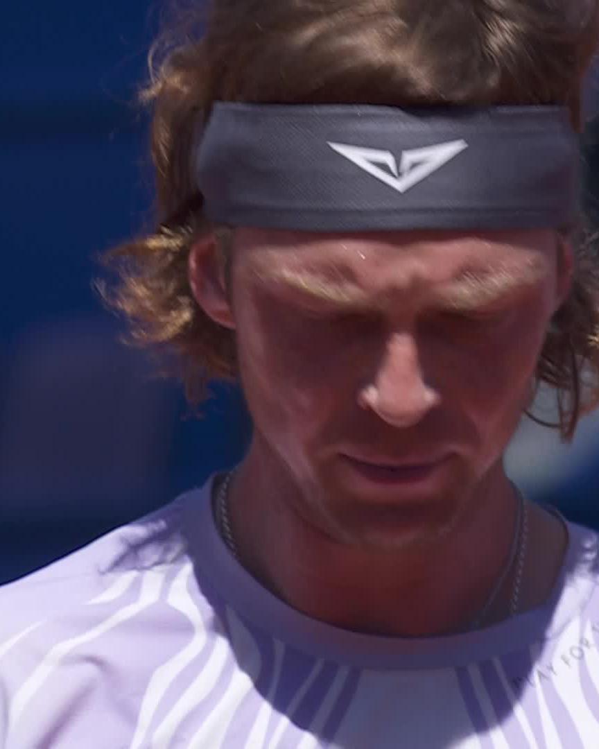 Andrey Rublev is CRUSHING the ball against Tomas Machac in Barcelona. Still one of the deadliest strikes in the game. The Rublo rocket has left the station. 🚀🚀🚀