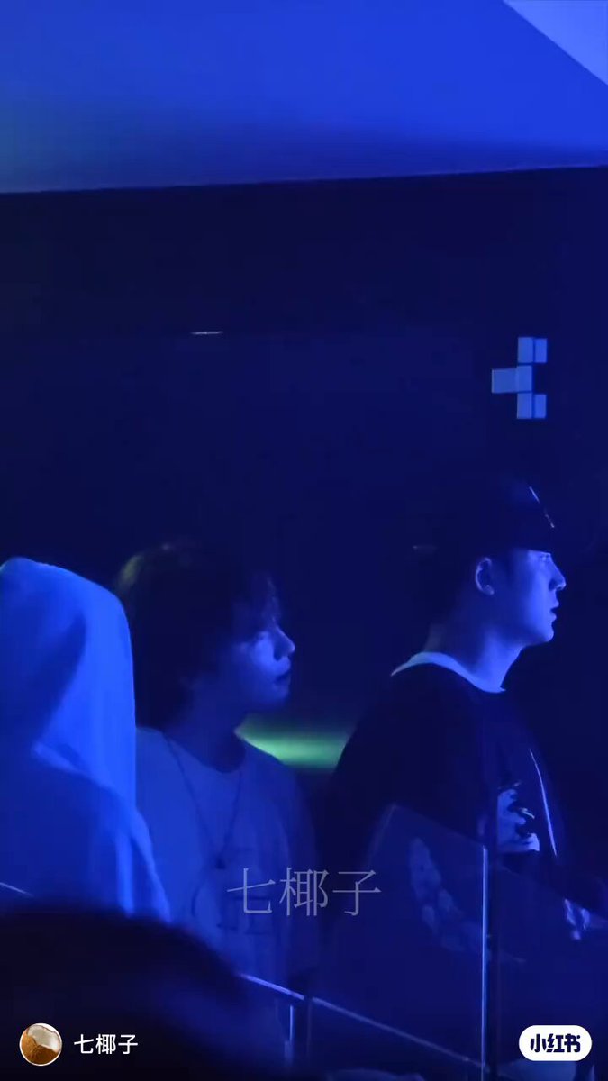 this video of seungcheol saying “it’s okay” when their bodyguard asked carats to watch in front 🥹