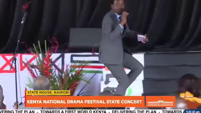 I’ve been wondering where Sleepy David disappeared to… kumbe the guy relocated to Dubai!!! Turns out he landed in Kenya yesterday just to attend the Drama Festival at State House, Nairobi and Well, he left the President on the floor with laughter
