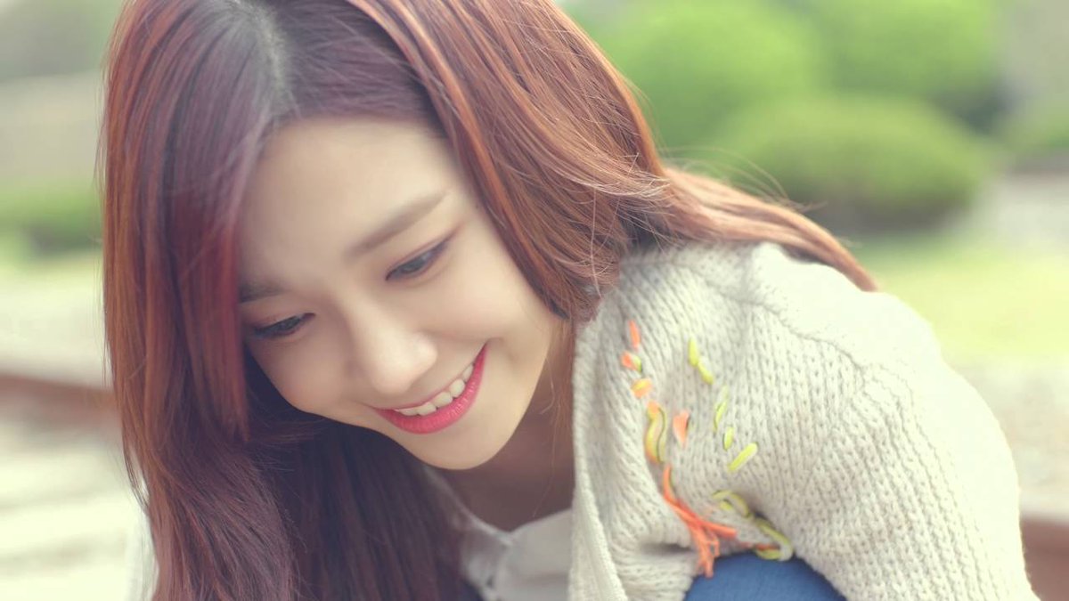 10 years ago today, Jeong Eunji debuted as a soloist with her 1st Mini Album ‘Dream’ with title track ‘Hopefully Sky’