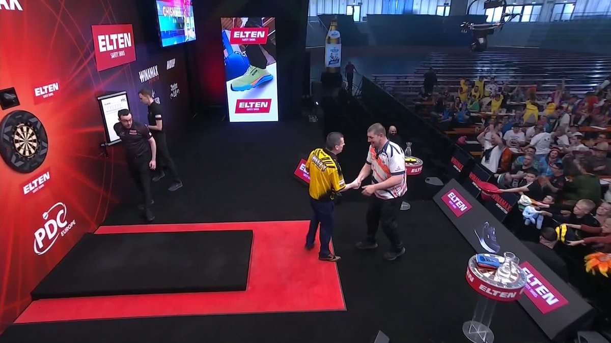 CHIZZY EDGES OUT KRIVKA! Dave Chisnall is the final player to make it through to the second round from this afternoon's session, beating a spirited Petr Krivka! 📺 #ET5